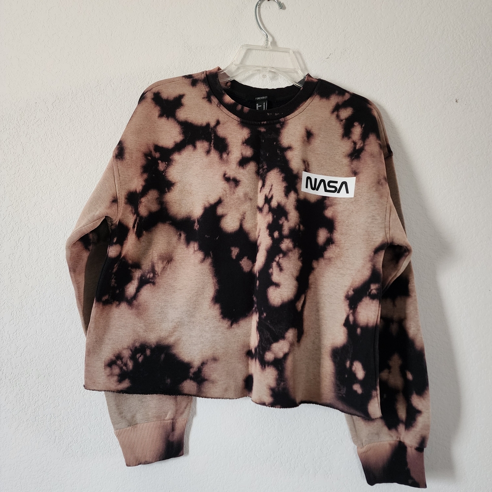 🎊Forever 21 Black and Bleach Die Tie-Dye NASA Crewneck Sweatshirt Size Medium🎊